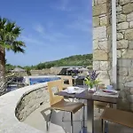 Anaxo Otel Riglia